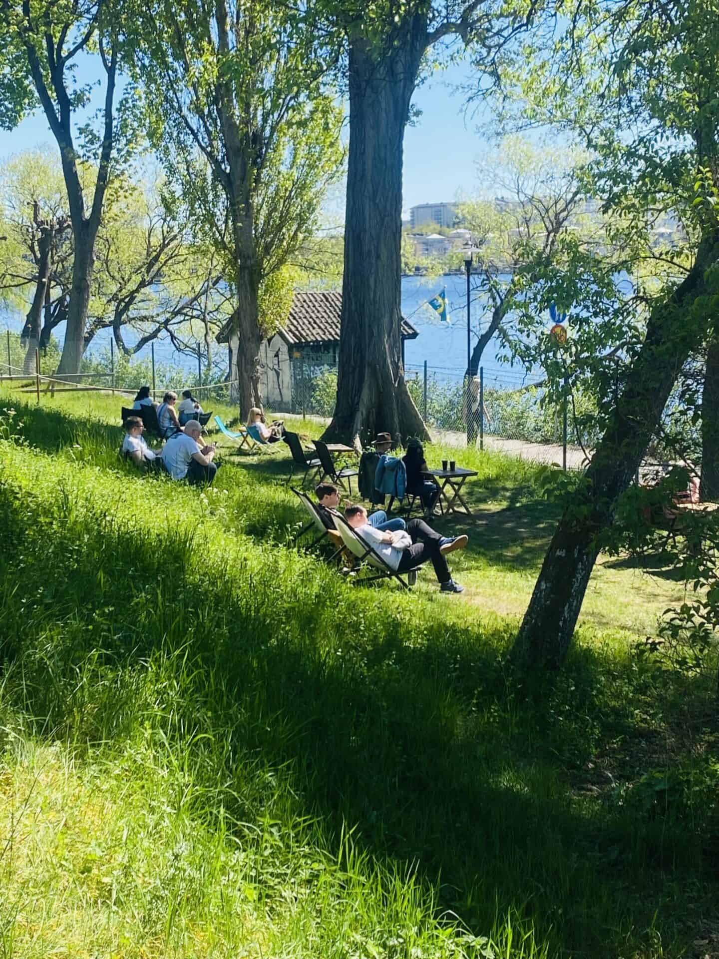 cafe lilla gläntan uteservering vid vattnet