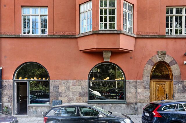 Gast cafe i Vasastan Stockholm från andra sidan vägen